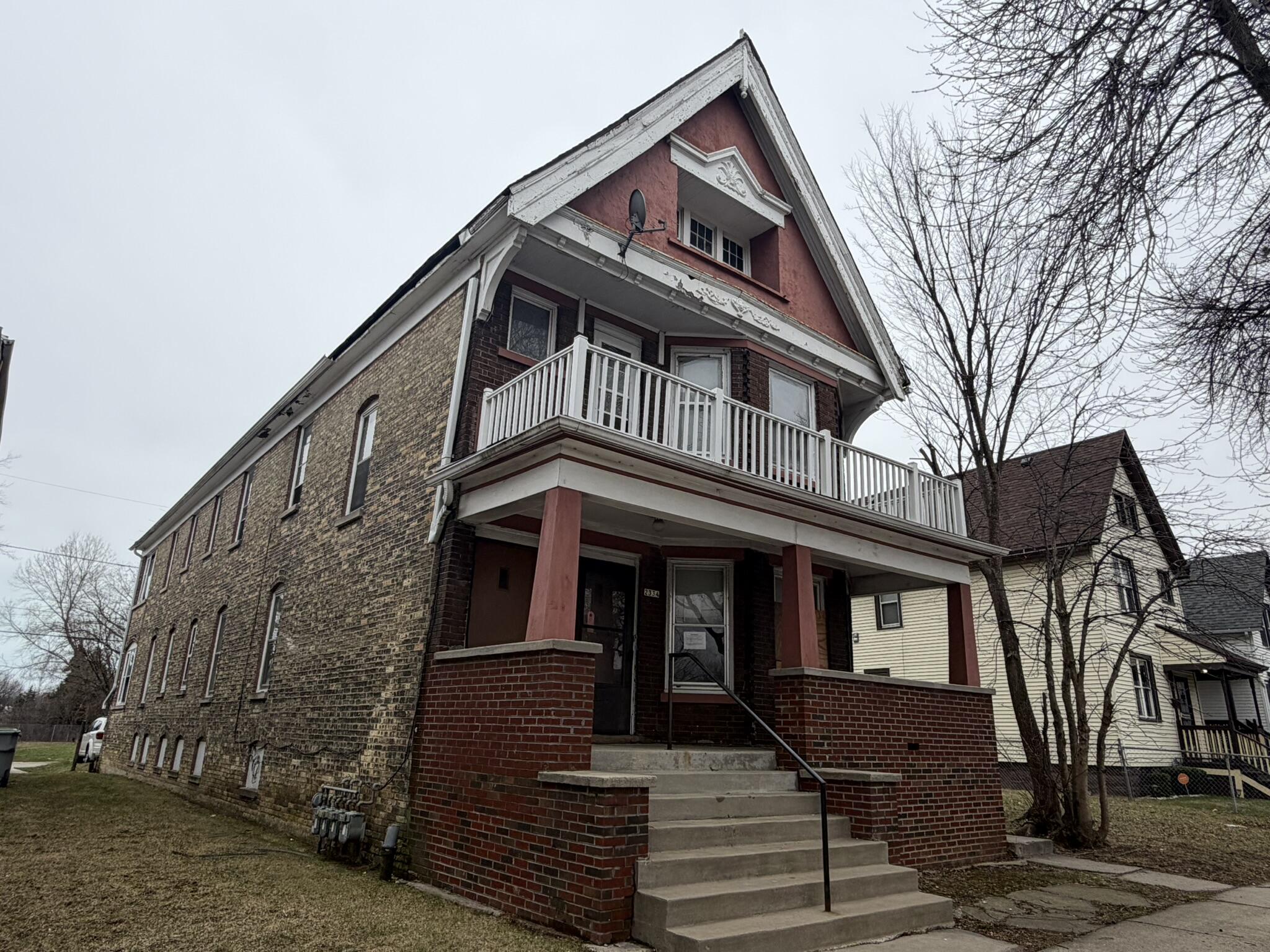 2334 North 9th Street, Unit 2336 Milwaukee, WI 53206 - Photo 2 of 31 IMG_1676