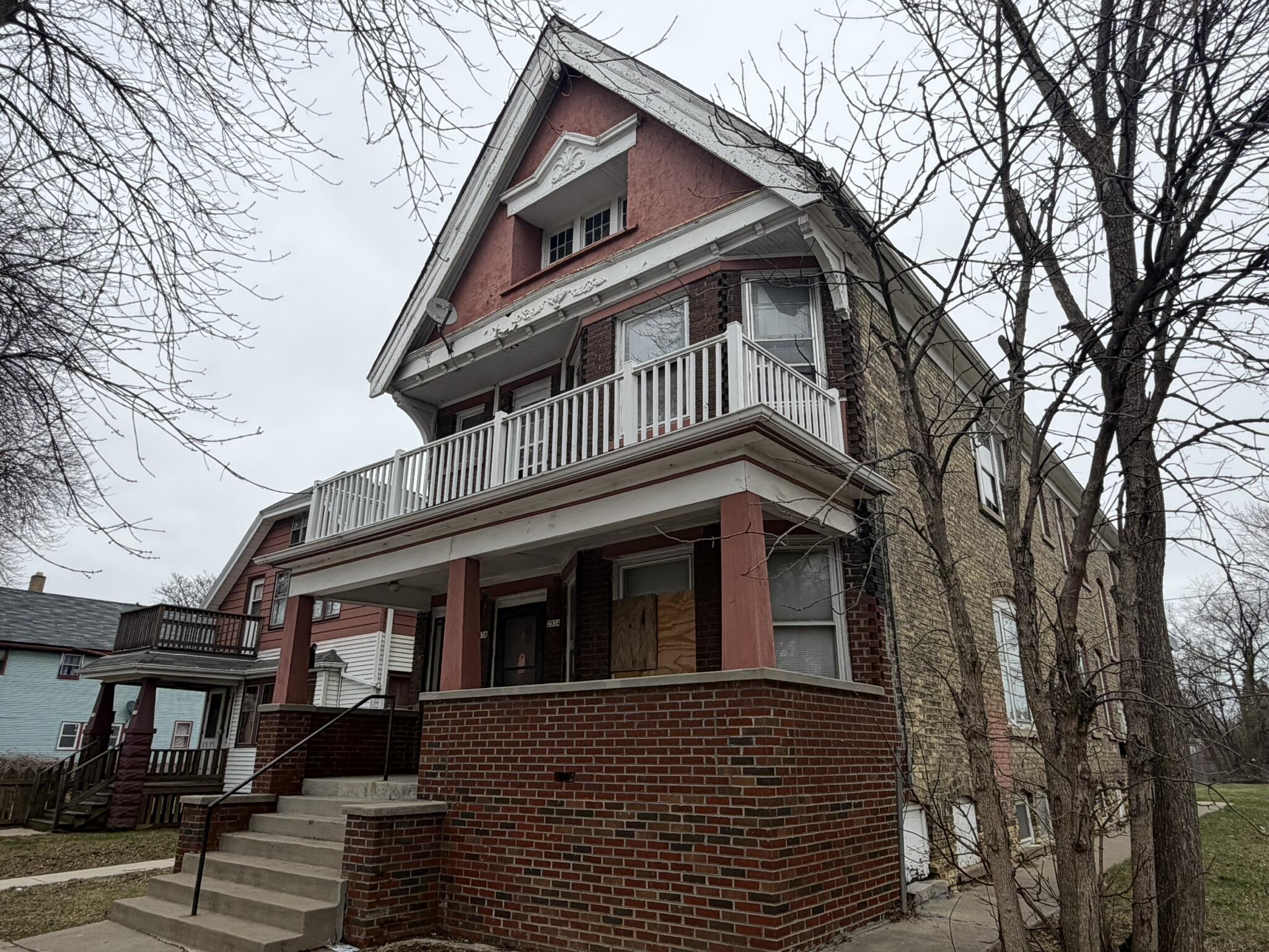 2334 North 9th Street, Unit 2336 Milwaukee, WI 53206 - Photo 3 of 31 IMG_1673