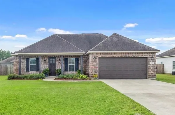 $2,495 | 1415 Trisha Court, Lake Charles, LA 70611