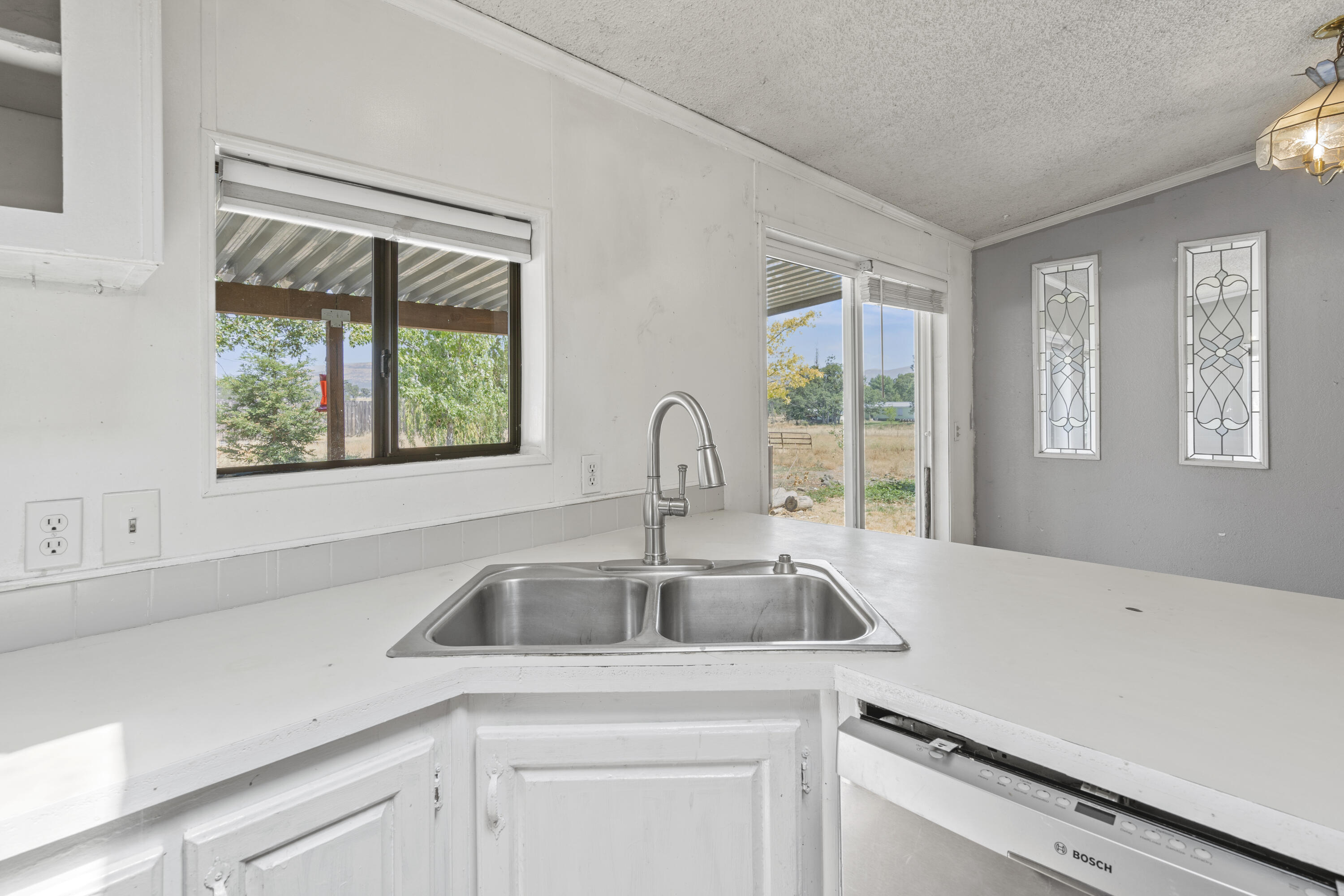 1739 Stevens Road Eagle Point, OR 97524 - Photo 8 of 41 1739 Stevens Road - 05
