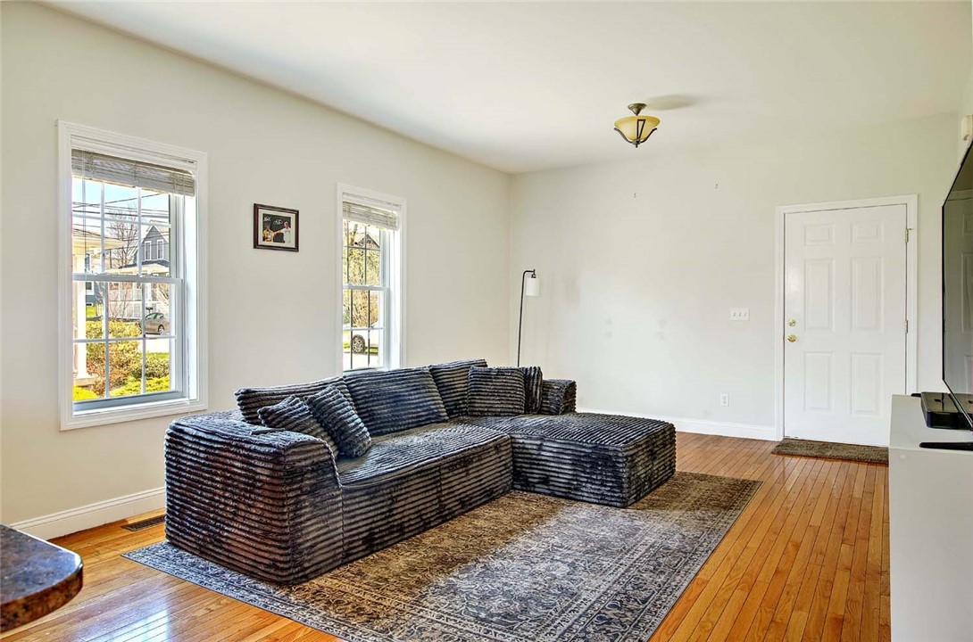 31 Garfield Avenue Bristol, RI 02809 - Photo 7 of 33 1st floor apartment