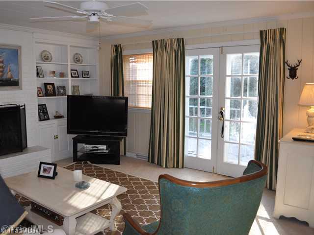 1611 Independence Road Greensboro, NC 27408 - Photo 12 of 14 Den/Family/Great Room.