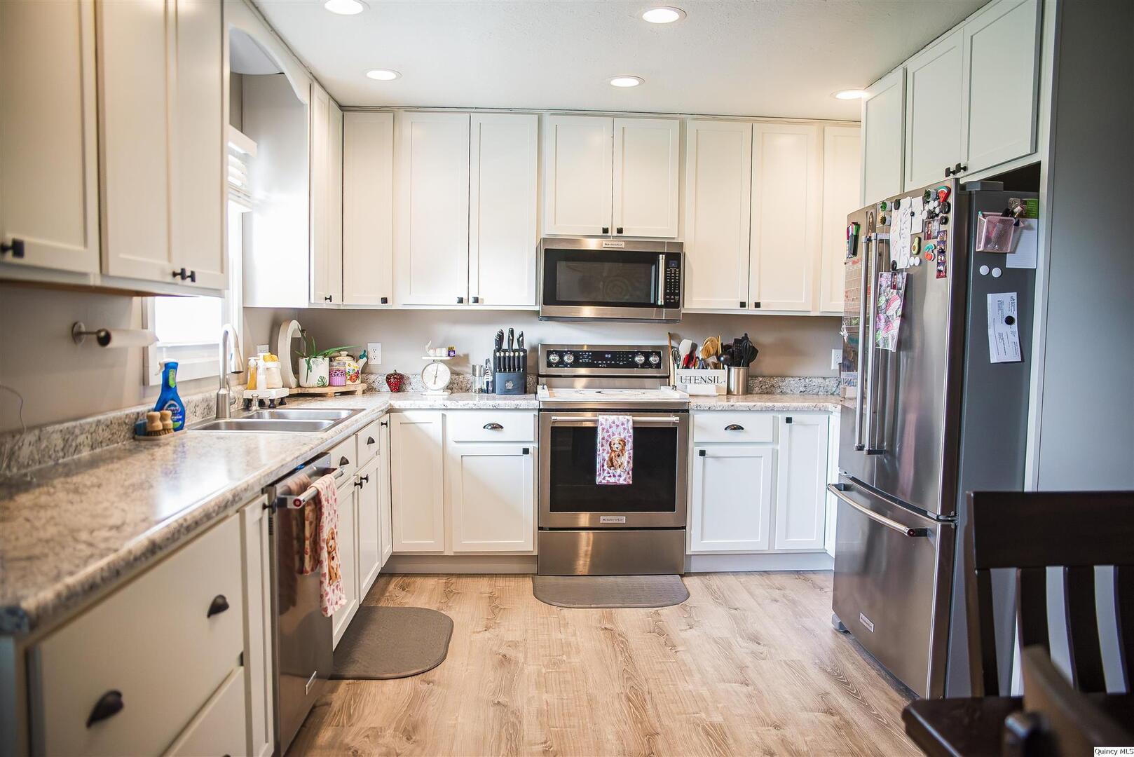 1320 Center Street Carthage, IL 62321 - Photo 3 of 10