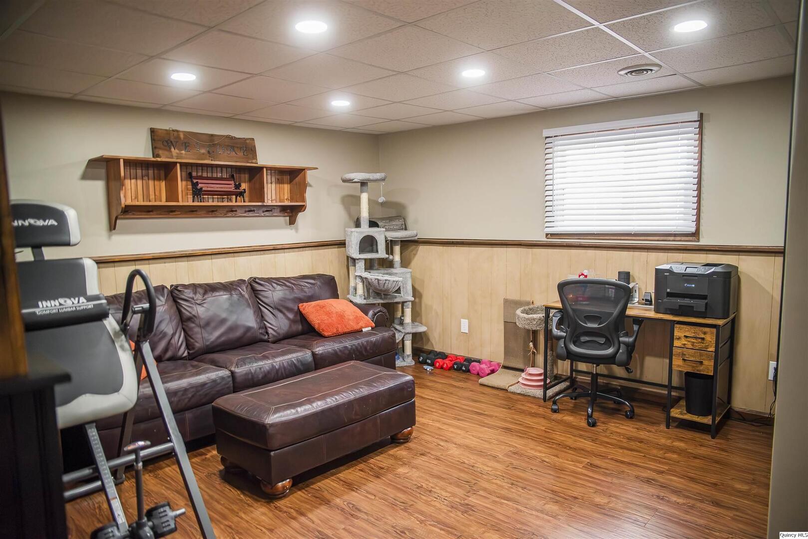 1320 Center Street Carthage, IL 62321 - Photo 6 of 10