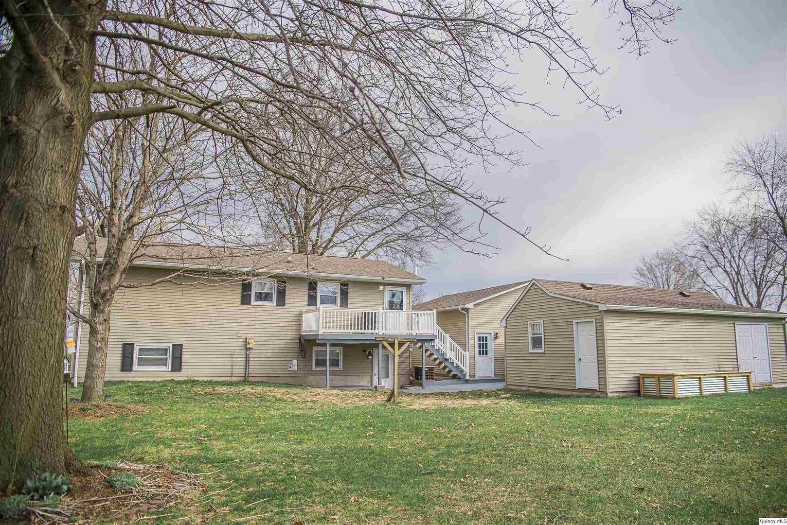 1320 Center Street Carthage, IL 62321 - Photo 9 of 10