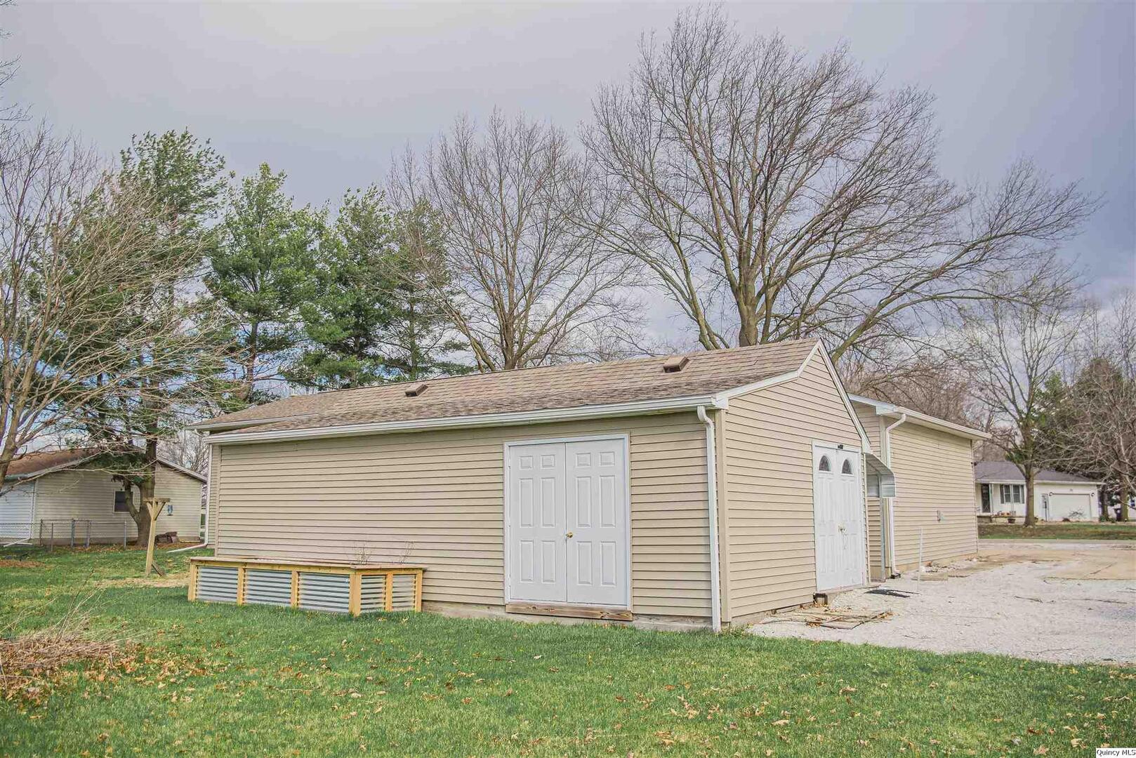 1320 Center Street Carthage, IL 62321 - Photo 10 of 10