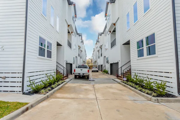 $3,500 | 1439 West 25th Street, Unit B, Houston, TX 77008