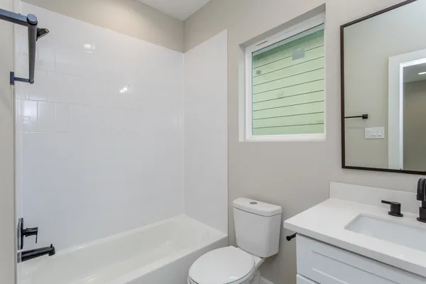 $3,500 | 1439 West 25th Street, Unit B, Houston, TX 77008