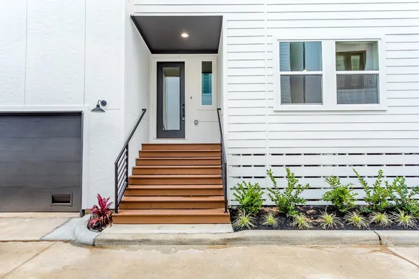 $3,400 | 1439 West 25th Street, Unit B, Houston, TX 77008