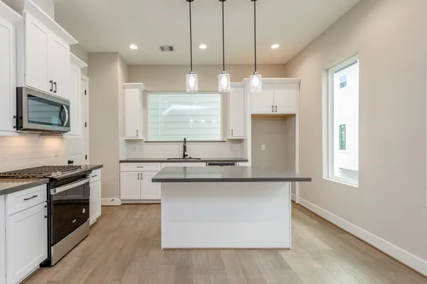 $3,500 | 1439 West 25th Street, Unit B, Houston, TX 77008