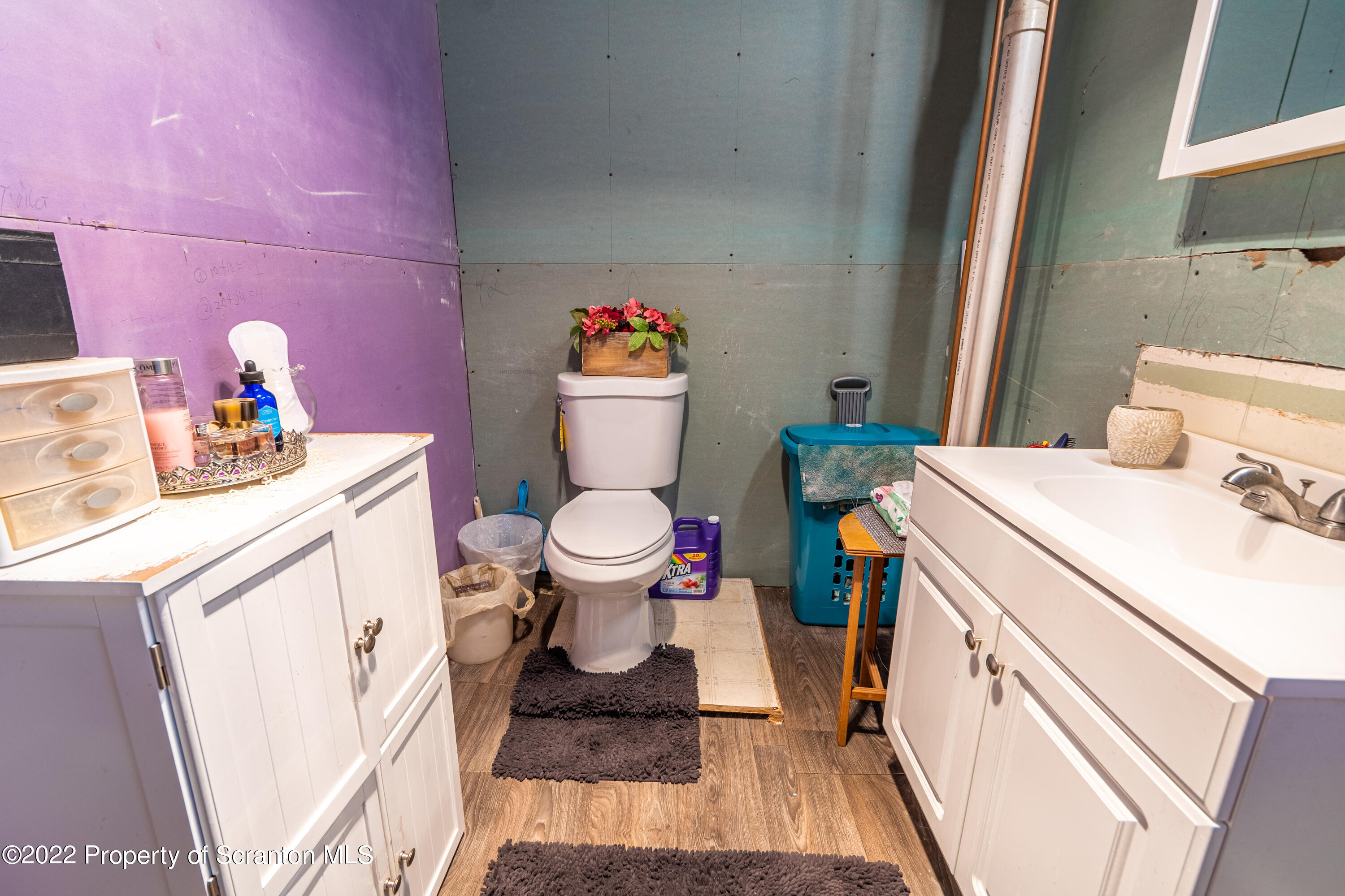184 Crescent Lake Road Scotrun, PA 18355 - Photo 21 of 38 a bathroom with a sink toilet vanity and tub