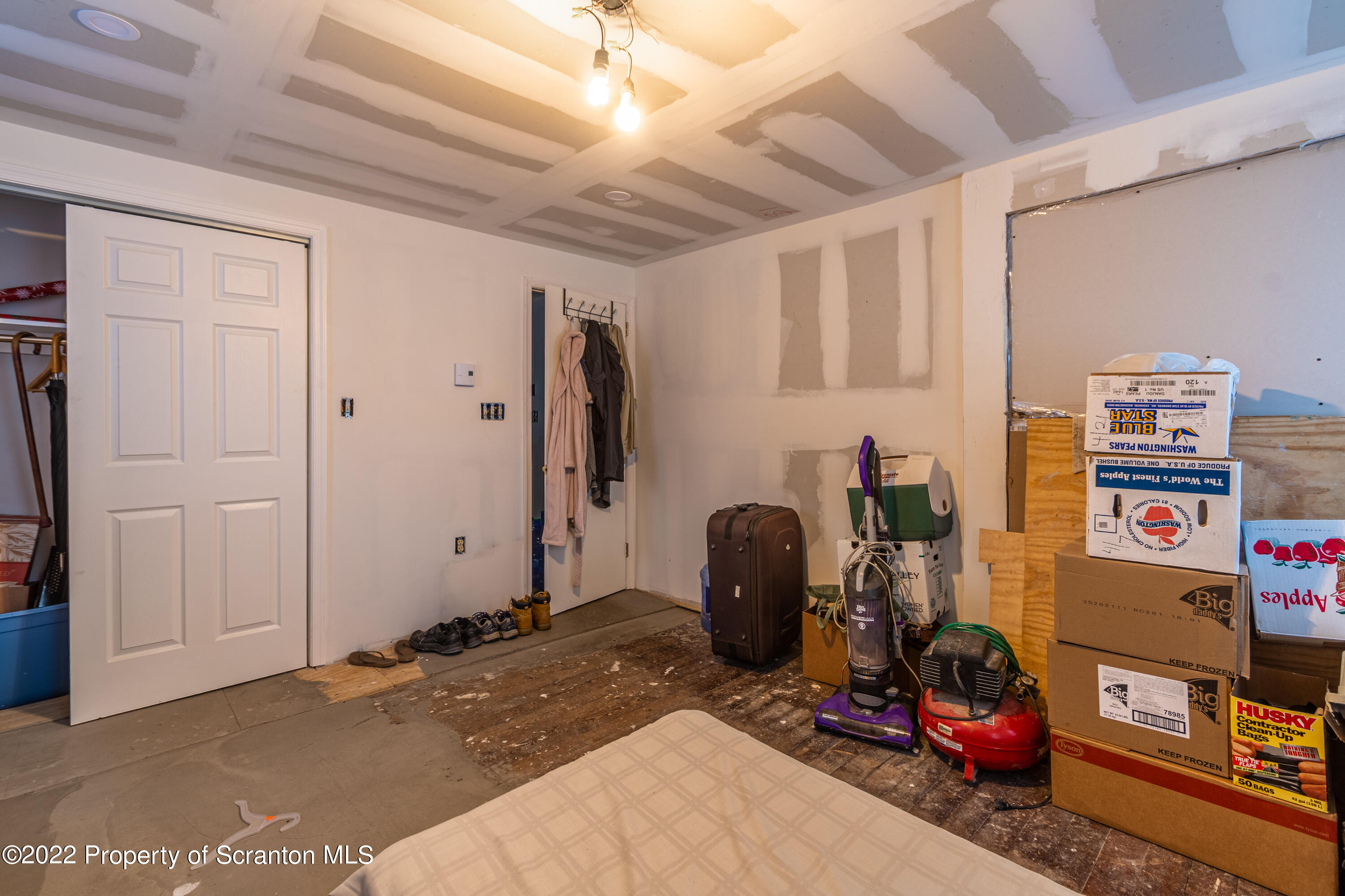 184 Crescent Lake Road Scotrun, PA 18355 - Photo 29 of 38 a room with furniture and gym equipment