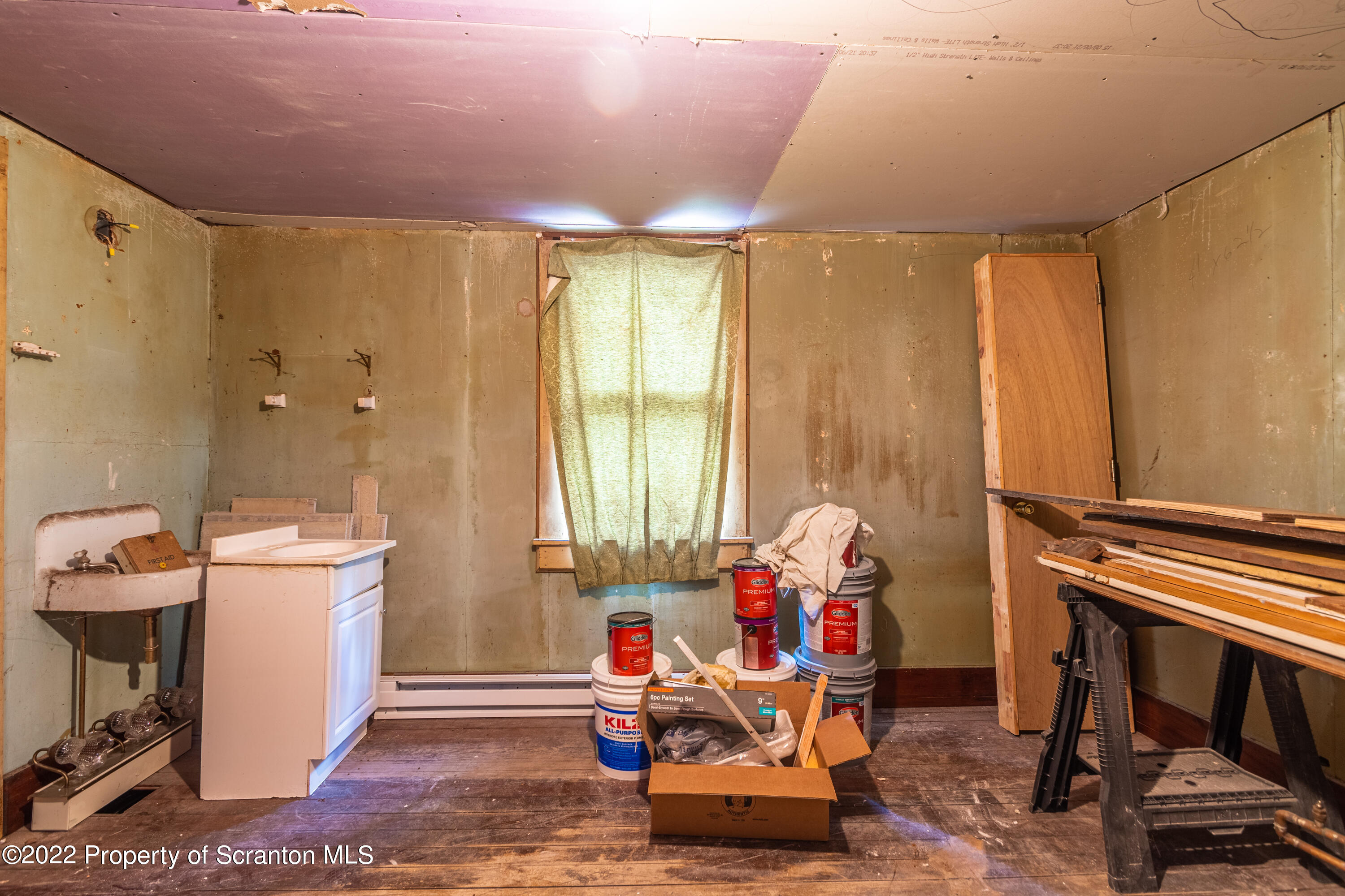 184 Crescent Lake Road Scotrun, PA 18355 - Photo 32 of 38 a living room with furniture and a window