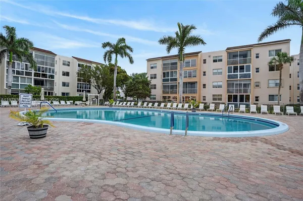 $1,300 | 2821 Somerset Drive, Unit 317, Lauderdale Lakes, FL 33311