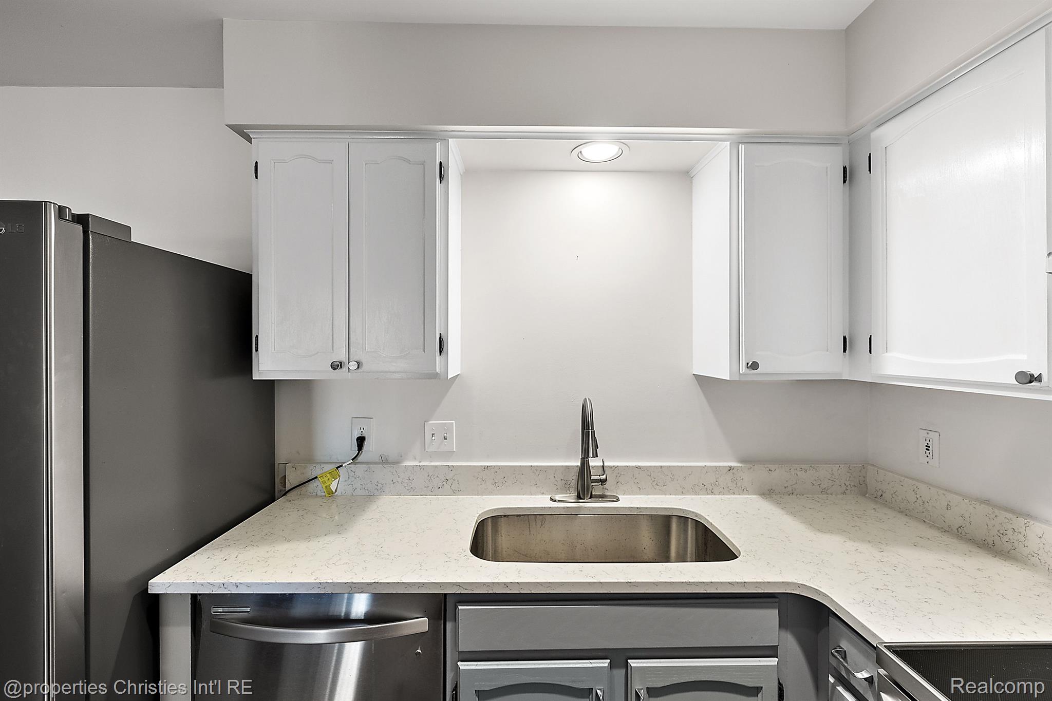 2591 Columbia Road Berkley, MI 48072 - Photo 11 of 24 Gallery Image 11