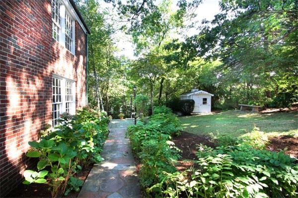 16 Gate House Road Newton, MA 02467 - Photo 17 of 20 a view of a back yard