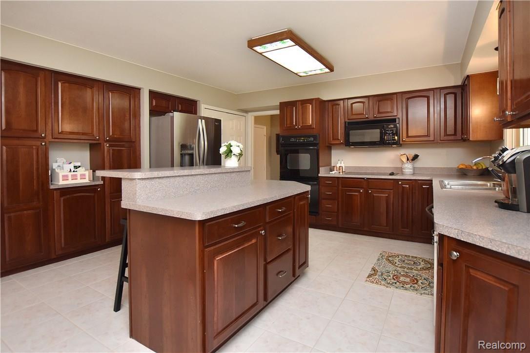 1645 North Kilburn Road Rochester, MI 48306 - Photo 9 of 24 kilburn1645_09.JPG