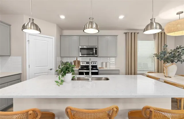 $437,990 | 2124 Mossy Vine Avenue, St. Cloud, FL 34771