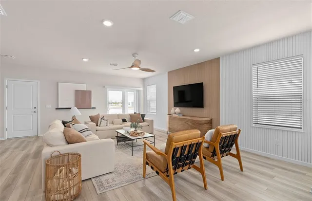 $437,990 | 2124 Mossy Vine Avenue, St. Cloud, FL 34771