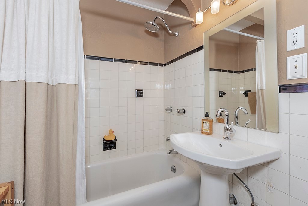 2435 Kingston Road Cleveland, OH 44118 - Photo 33 of 50 Gallery Image 33