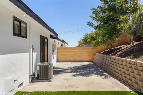 a view of a back yard of the house