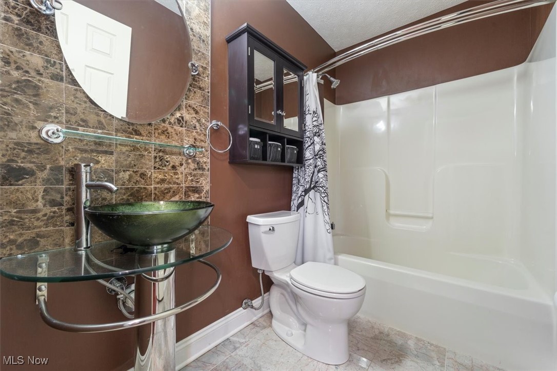 4363 Archer Road Cleveland, OH 44105 - Photo 22 of 34