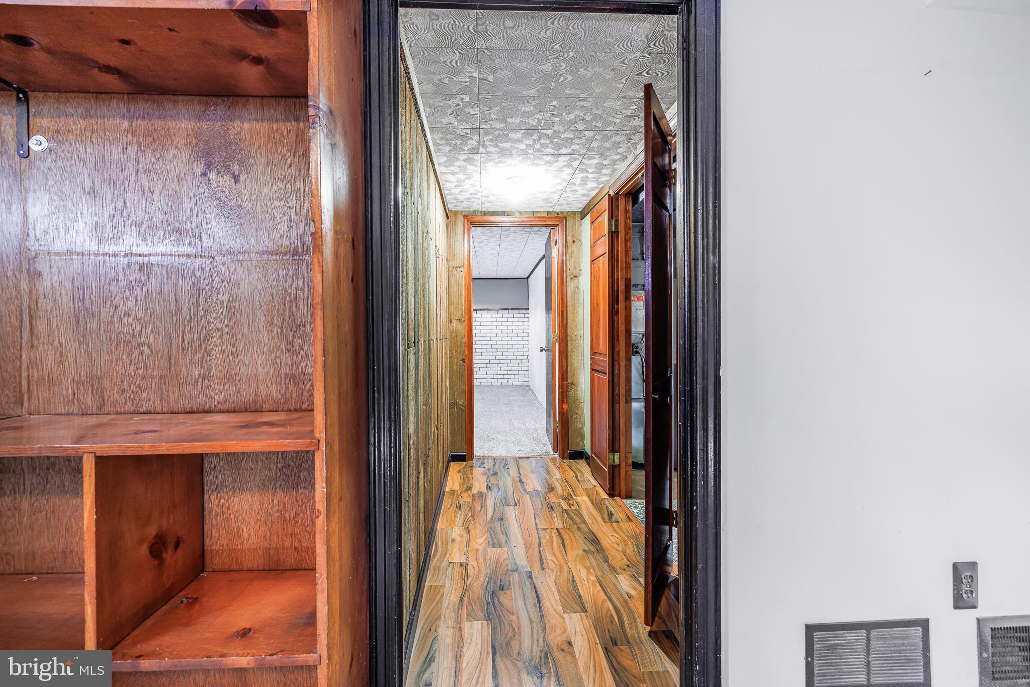 30 Tuckahoe Road New Castle, DE 19720 - Photo 12 of 40 Inviting hallway with warm wooden accents.