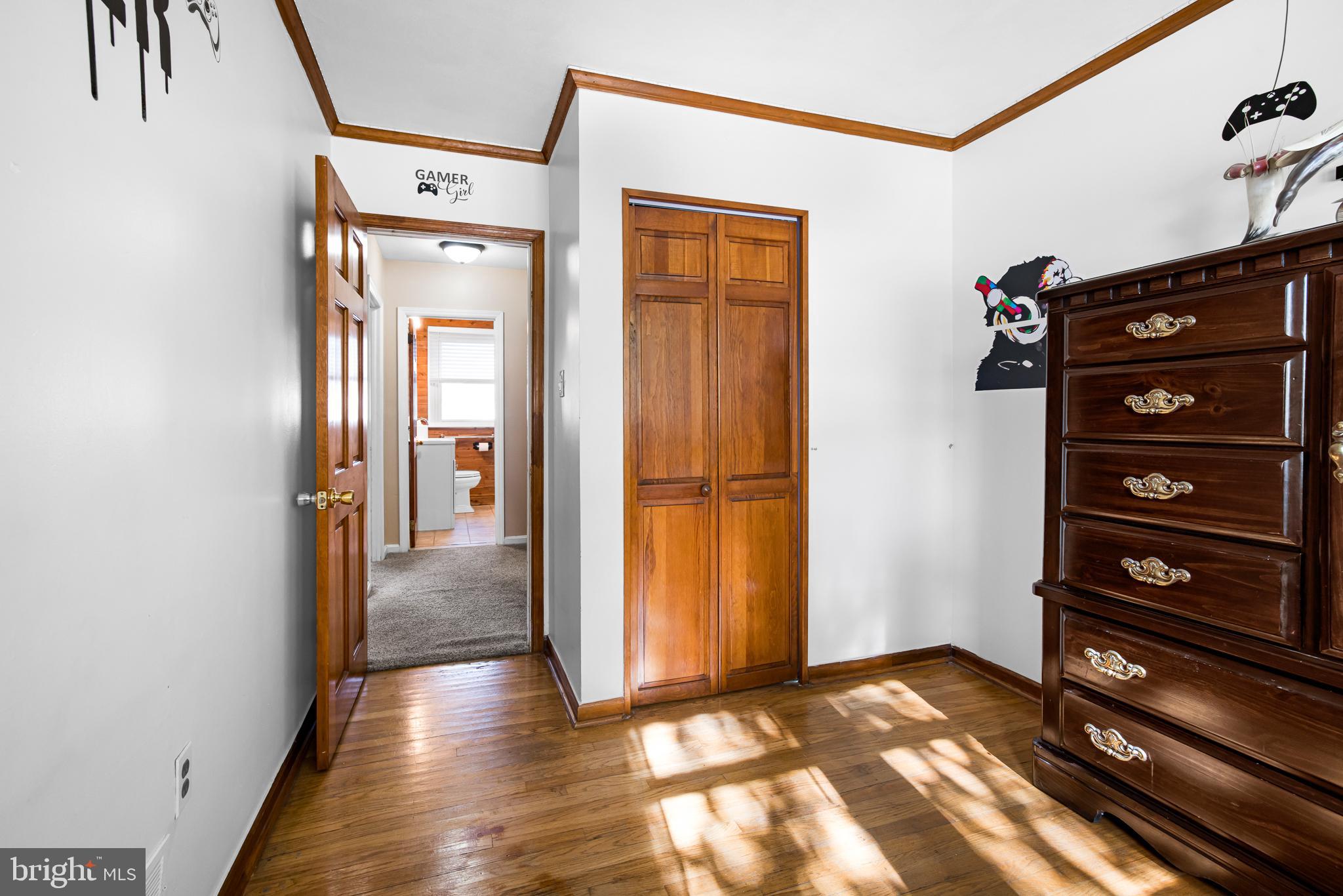 30 Tuckahoe Road New Castle, DE 19720 - Photo 17 of 40 Bright hallway with warm wooden accents.