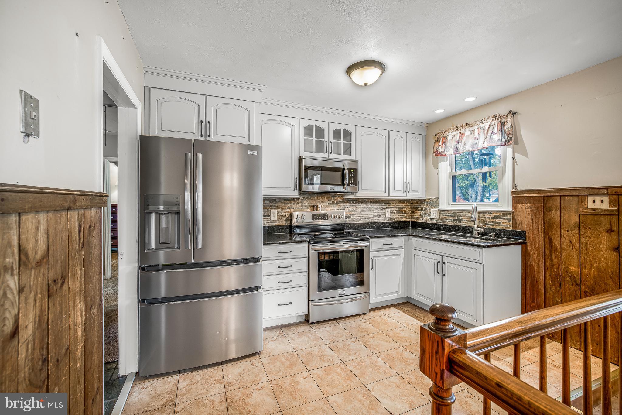30 Tuckahoe Road New Castle, DE 19720 - Photo 2 of 40 Modern kitchen with stylish finishes.