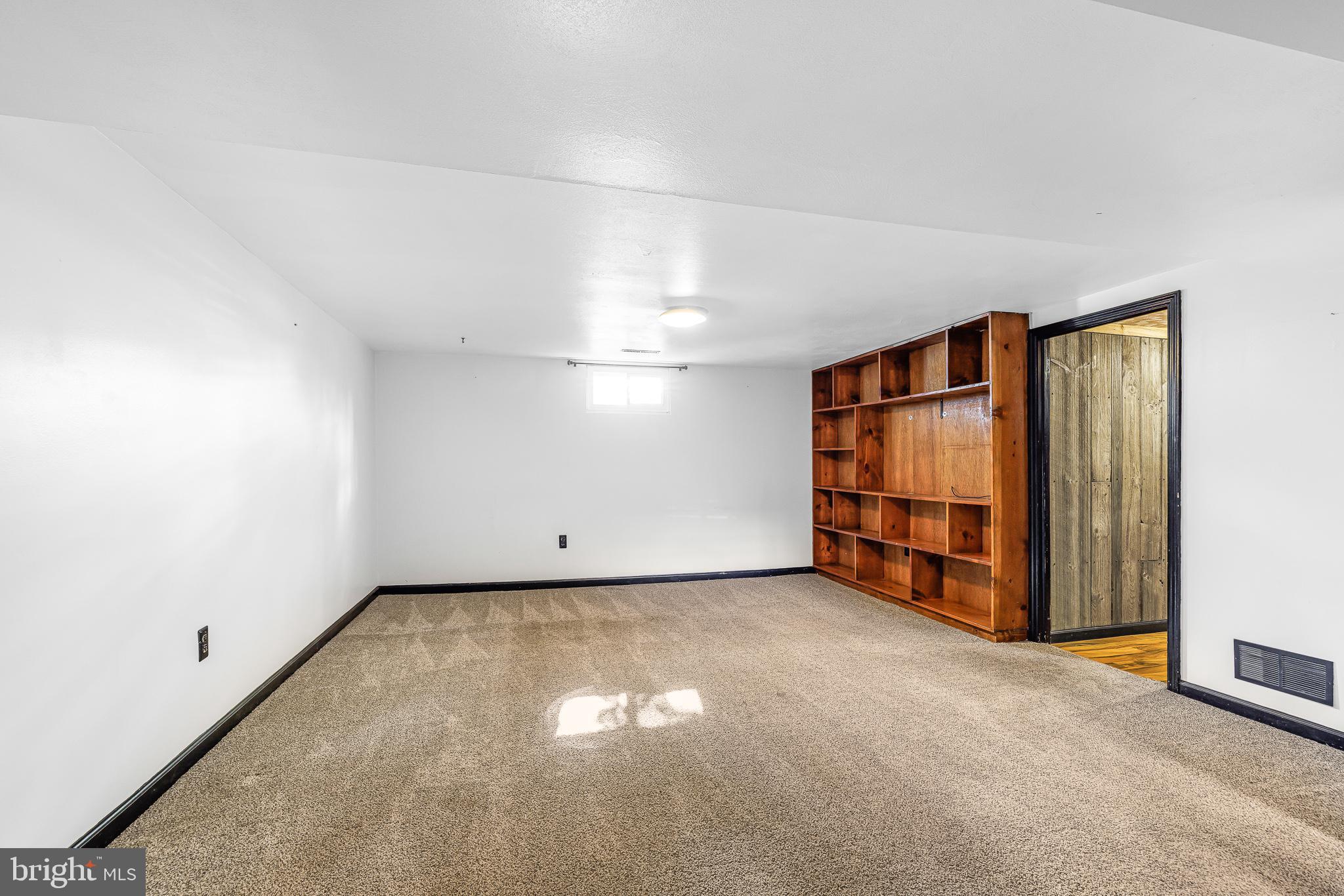 30 Tuckahoe Road New Castle, DE 19720 - Photo 9 of 40 Versatile space ready for your vision.