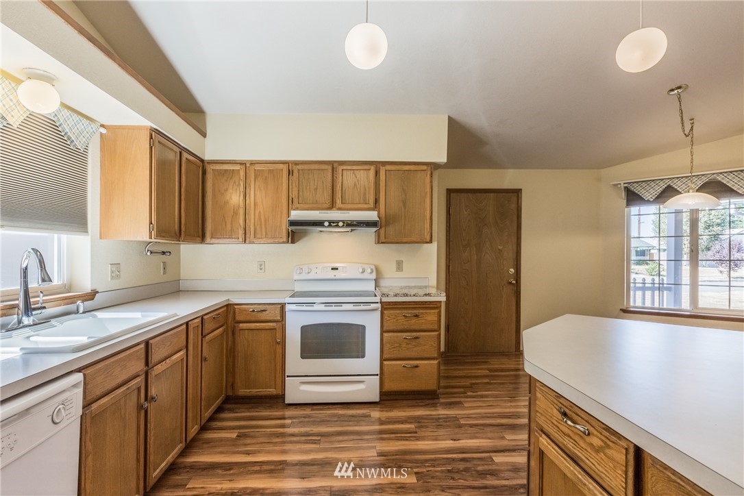 5935 Cherokee Loop Southeast Lacey, WA 98513 - Photo 6 of 25 Gallery Image 6