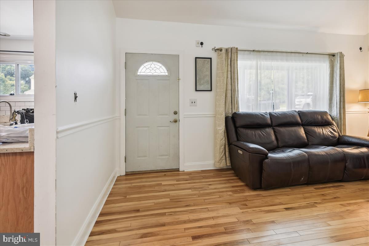 309 Ferndale Road Glen Burnie, MD 21061 - Photo 3 of 62 Entry