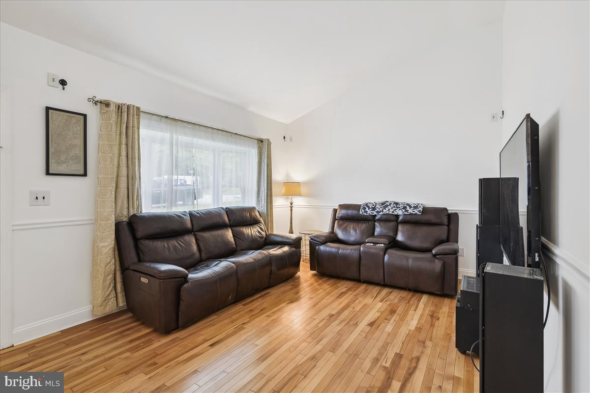 309 Ferndale Road Glen Burnie, MD 21061 - Photo 5 of 62 Living Room