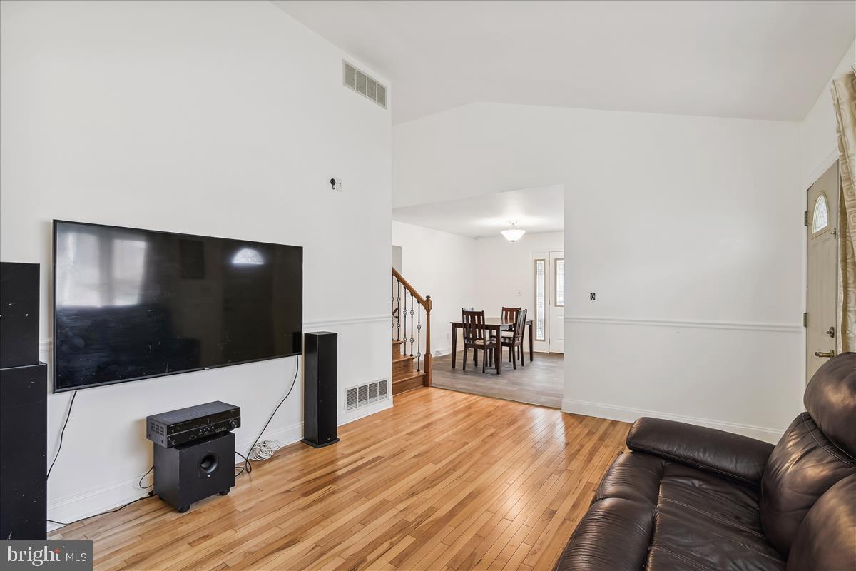 309 Ferndale Road Glen Burnie, MD 21061 - Photo 7 of 62 Living Room