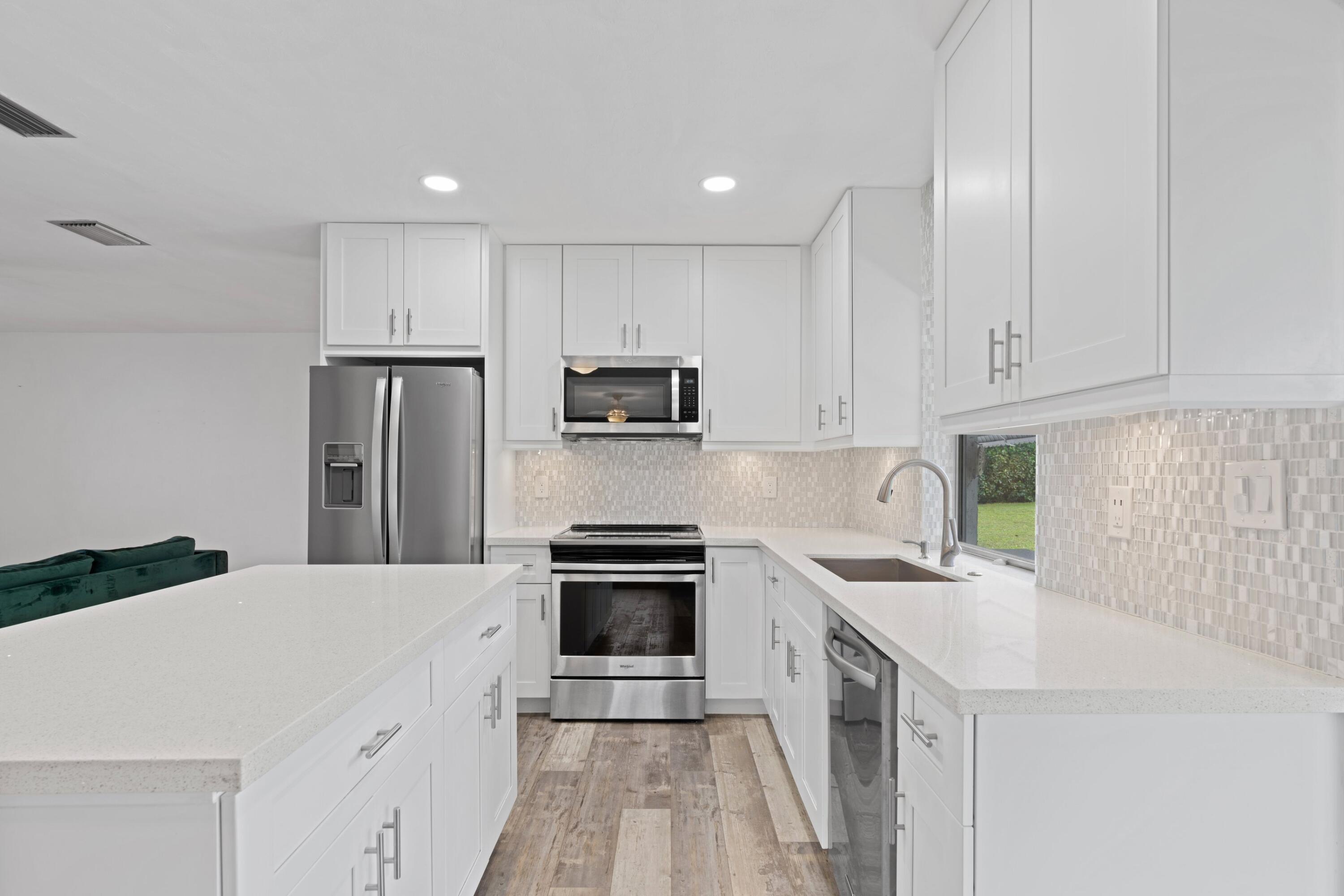 80 Mohigan Circle Boca Raton, FL 33487 - Photo 5 of 32 Kitchen