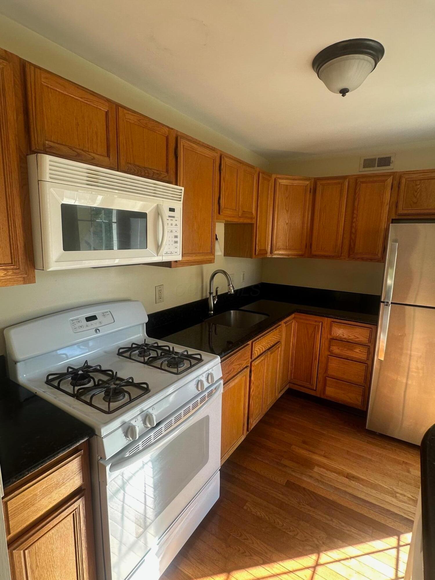 1841 Ridgecliff Road Columbus, OH 43221 - Photo 14 of 39 Kitchen