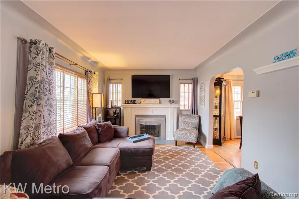 1800 Hampton Road Grosse Pointe Woods, MI 48236 - Photo 12 of 35