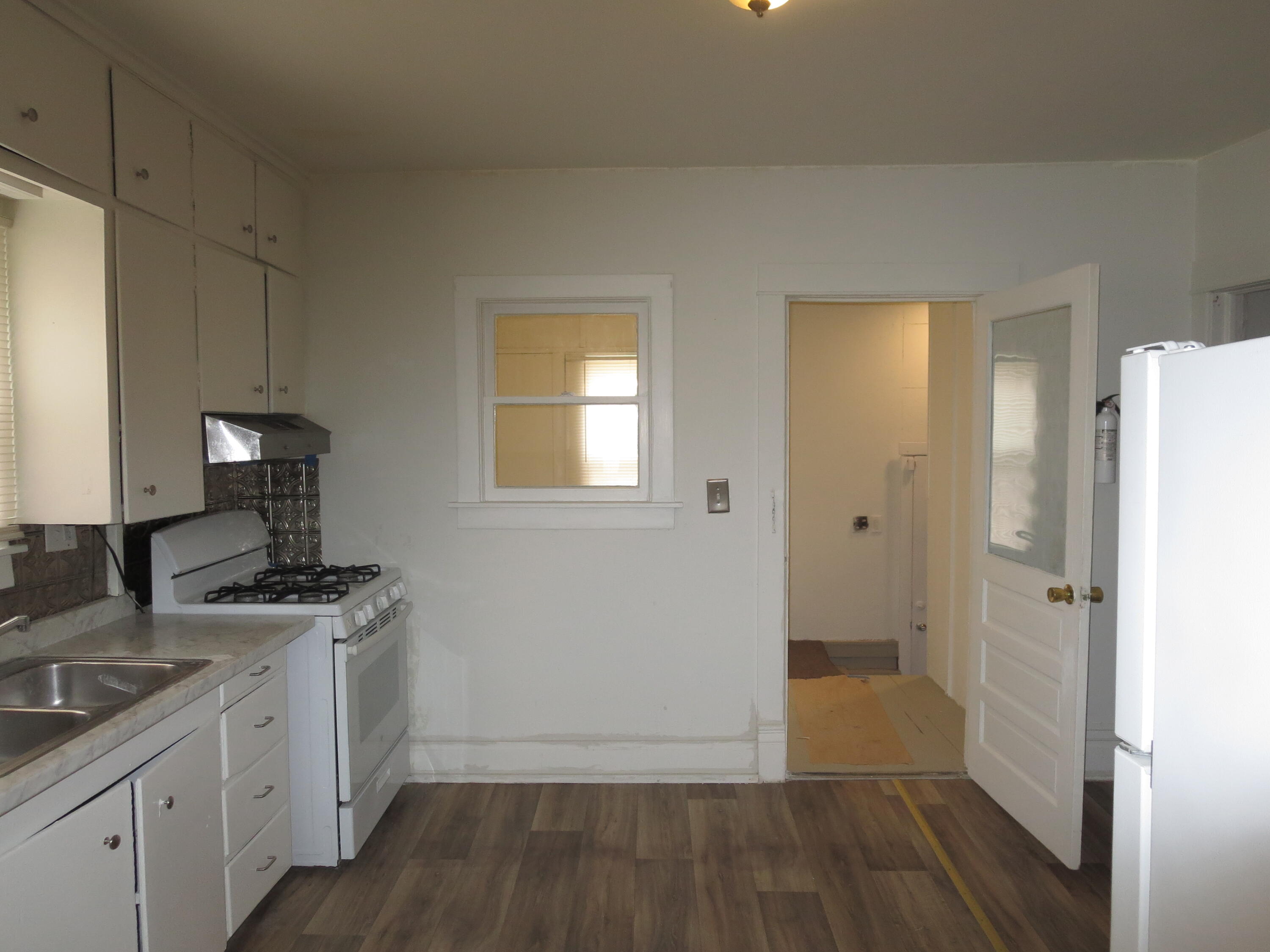 1315 Jackson Street Kalamazoo, MI 49001 - Photo 3 of 17 IMG_1030