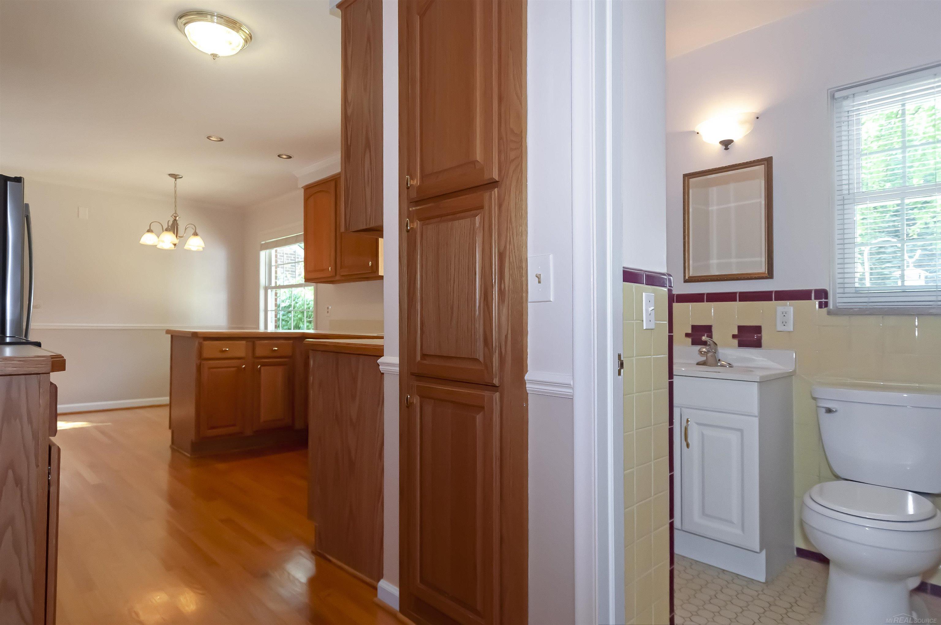 880 Shoreham Road Grosse Pointe Woods, MI 48236 - Photo 13 of 46