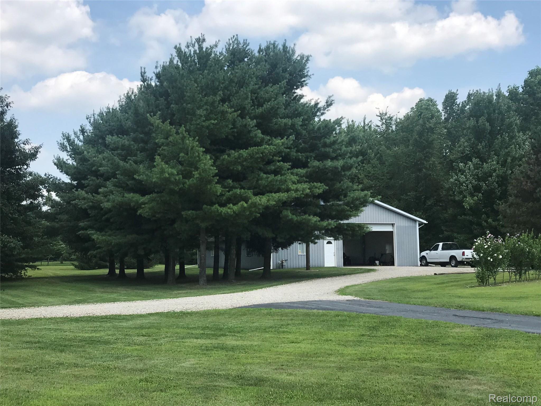 2384 West Labo Road Carleton, MI 48117 - Photo 34 of 63 IMG_8008.JPG