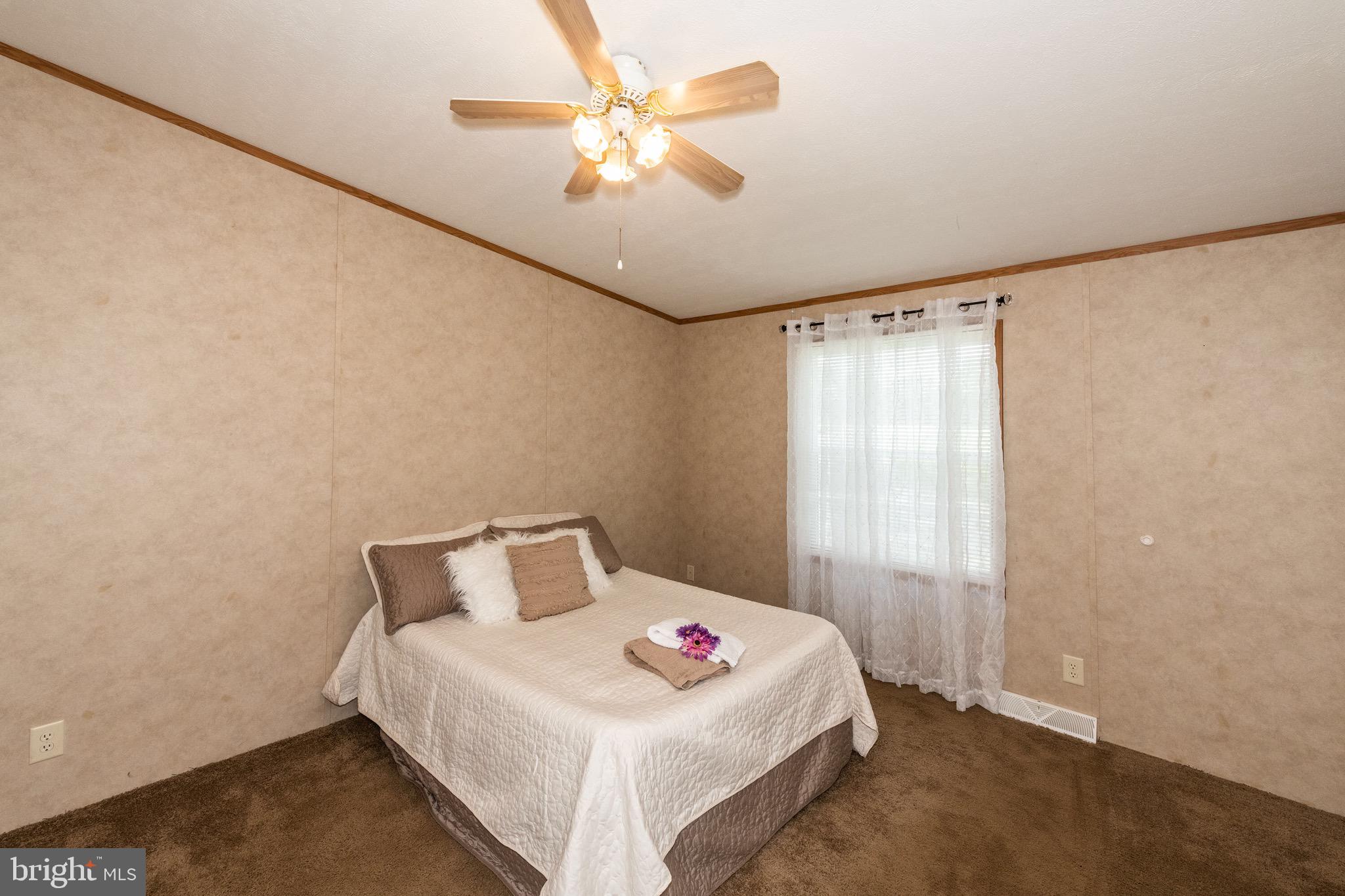 13467 Kretsinger Road Smithsburg, MD 21783 - Photo 14 of 28 Owners Suite