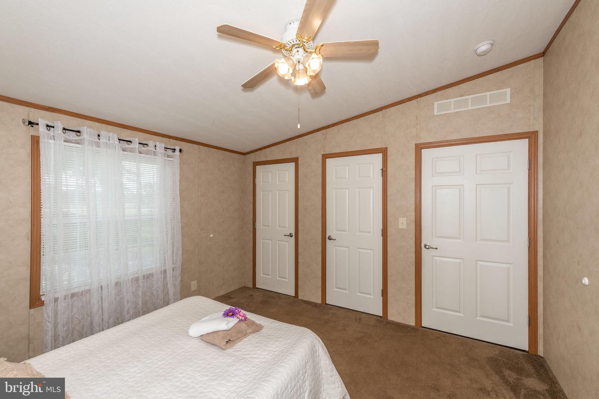 13467 Kretsinger Road Smithsburg, MD 21783 - Photo 16 of 28 Duel Closet