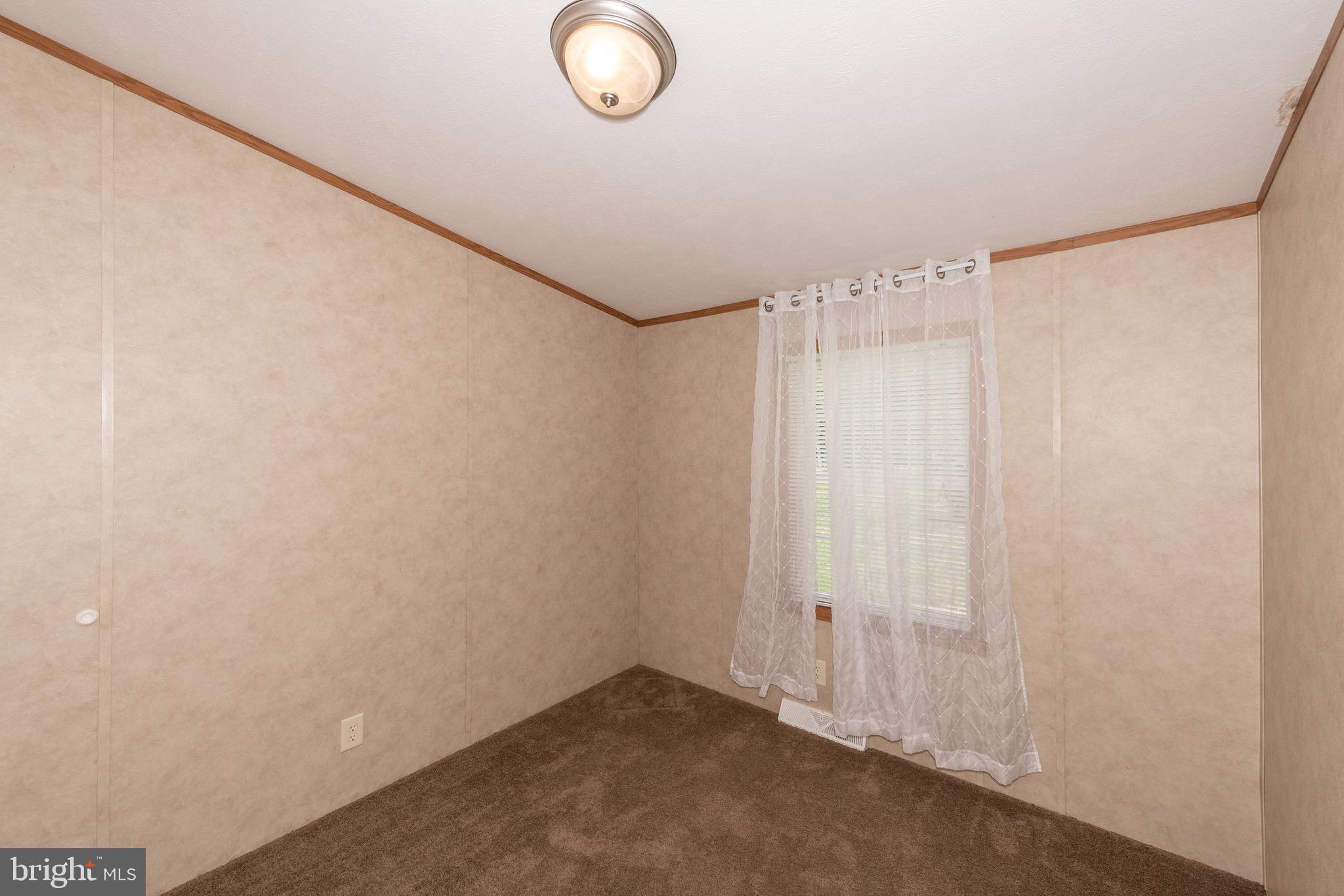 13467 Kretsinger Road Smithsburg, MD 21783 - Photo 20 of 28 3rd Bedroom