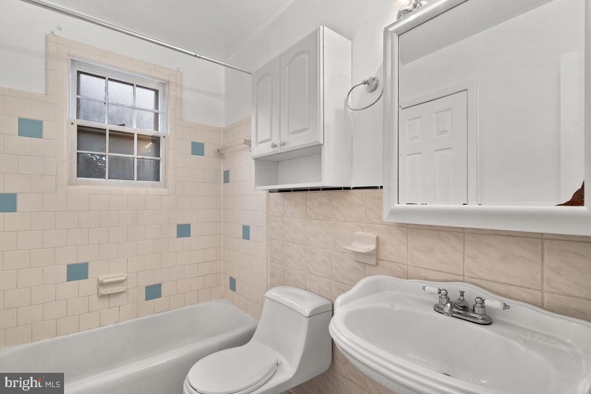 4107 Weller Road Silver Spring, MD 20906 - Photo 19 of 30 Full Bathroom upper level View