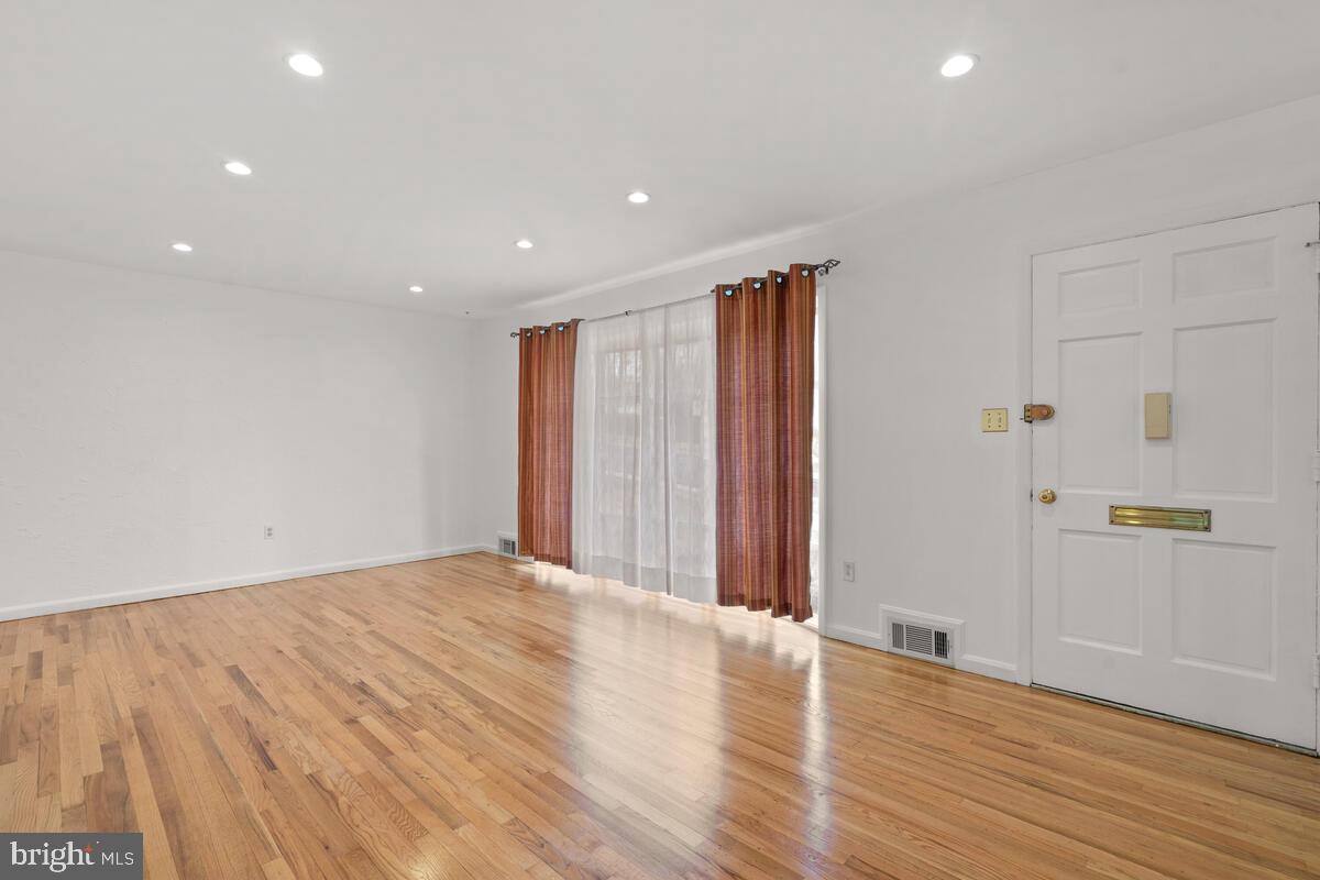 4107 Weller Road Silver Spring, MD 20906 - Photo 4 of 30 Livingroom View #1,