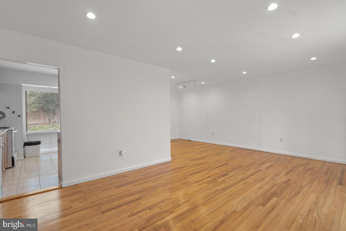 4107 Weller Road Silver Spring, MD 20906 - Photo 5 of 30 Livingroom View #2
