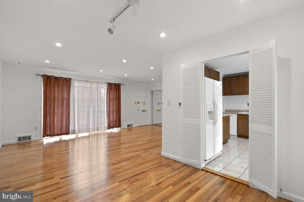 4107 Weller Road Silver Spring, MD 20906 - Photo 9 of 30 Dinning Room View #2