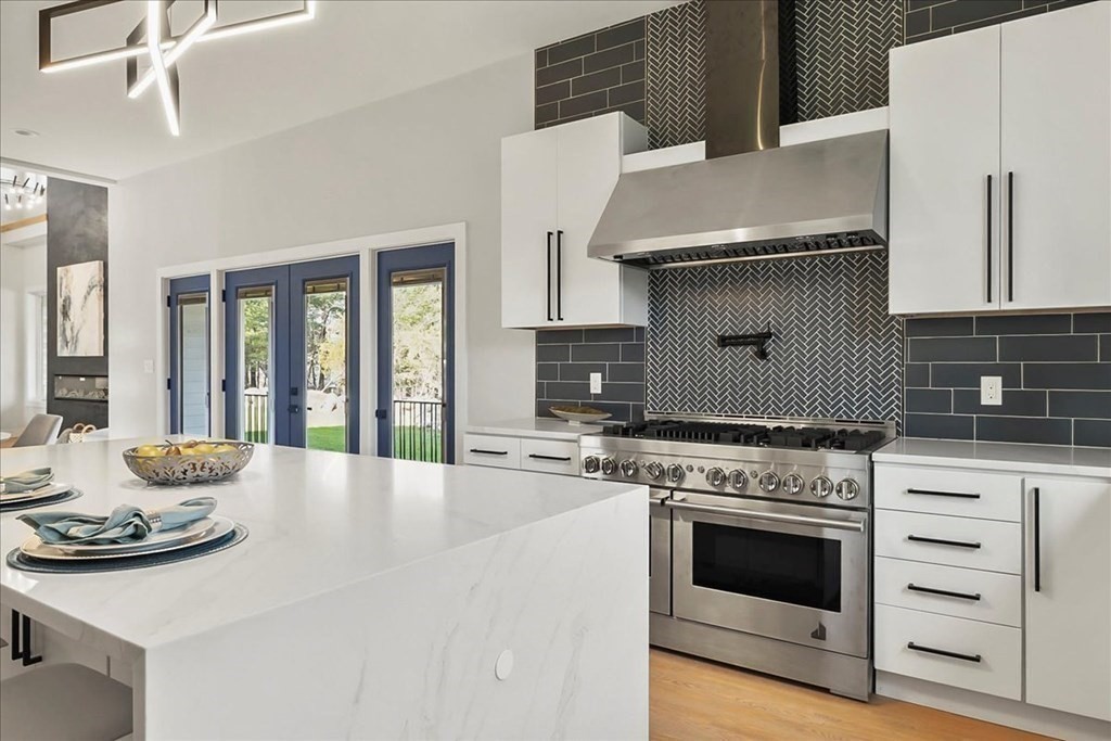 8 Jonathan Road Burlington, MA 01803 - Photo 9 of 42