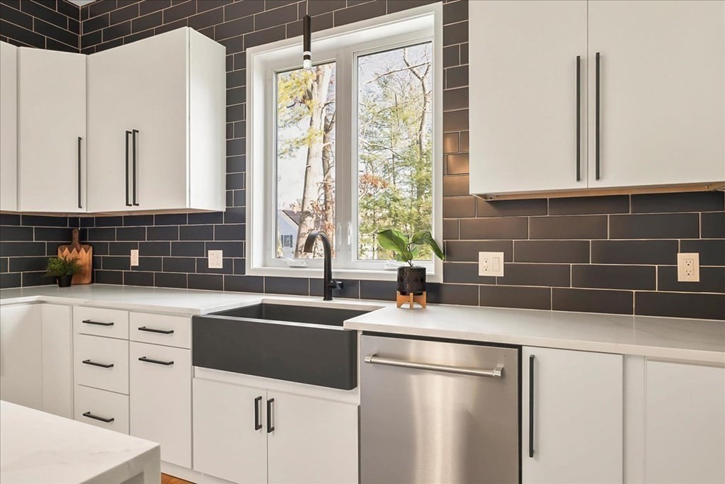 8 Jonathan Road Burlington, MA 01803 - Photo 10 of 42