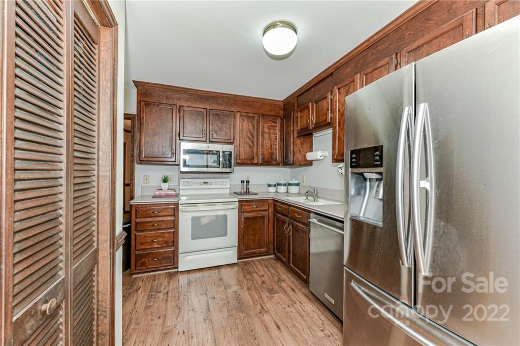 8630 Rittenhouse Circle Charlotte, NC 28270 - Photo 8 of 22 Gallery Image 8
